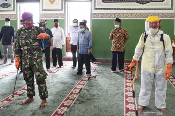 JK tinjau proses penyemprotan disinfektan di Masjid Al Azhar