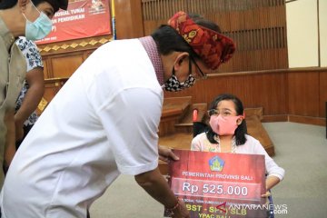 Gubernur Bali berikan bansos tunai untuk siswa sekolah swasta