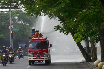 50.735 lokasi di Surabaya disemprot cairan disinfektan