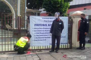 Masjid Sunda Kelapa terapkan protokol kesehatan saat Shalat Jumat