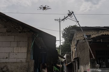 Penyemprotan disinfektan dengan drone