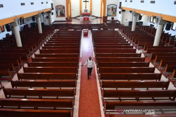 Persiapan gereja di Surabaya jelang penerapan tatanan normal baru