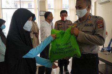 Polda Aceh salurkan bantuan COVID-19 kepada puluhan mahasiswa