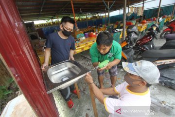 Warung Makan Terapkan Protokol Kesehatan