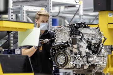 Mercedes-Benz mulai operasikan lagi pabriknya di seluruh dunia