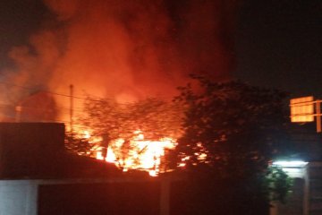 Kerugian kebakaran rumah dan kontrakan di Cakung sekitar Rp450 juta