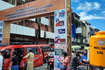 Warga Ambon yang tak pakai masker akan dipakaikan rompi khusus