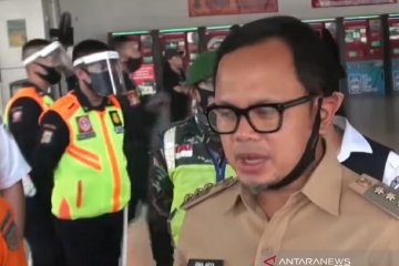 Penumpang KRL menumpuk, kantor di Jakarta diusulkan buat jadwal shift
