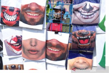 Penjualan masker unik bergambar wajah