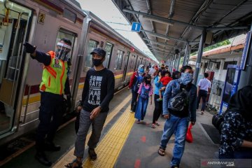 KCI: Jumlah penumpang KRL naik, hingga pukul 10 capai 150.000 orang