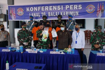 TNI AL gagalkan penyelundupan 2 kg sabu-sabu di perairan Karimun