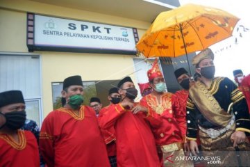 MAHKAMAH ADAT ALAM MINANGKABAU LAPORKAN ADE ARMANDO