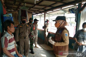 Tanpa SIKM, 12 pekerja di Kelurahan Wijaya Kusuma isolasi mandiri