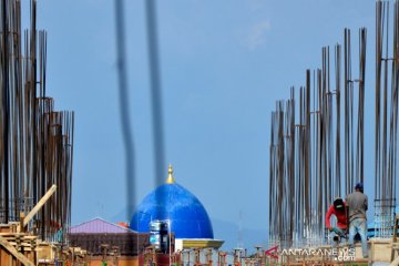 Pemerintah membuka kembali sektor ekonomi