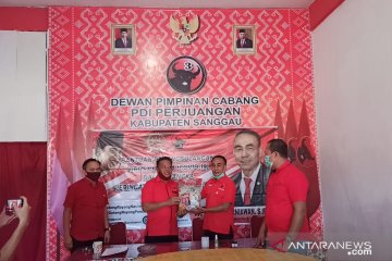 Anggota Komisi I DPR RI bagikan 500 paket sembako di Sanggau