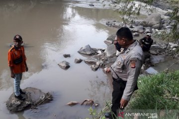 Sepekan tiga orang warga dilaporkan terbawa arus sungai