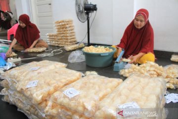 Produksi kerupuk kulit terkendala bahan baku