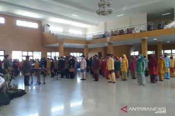 Bupati Belitung minta ASN beradaptasi dengan pola kerja normal baru