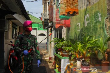 PMI disinfeksi permukiman dan tempat ibadah di zona merah Jaktim