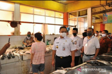 Anies tinjau Pasar Tomang Barat pastikan penerapan protokol kesehatan
