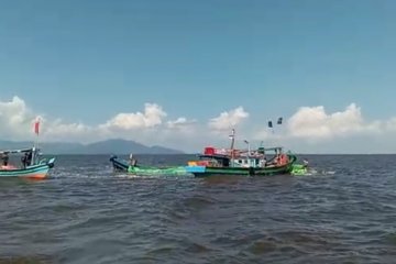 Kapal motor angkut 110 ton sembako karam di perairan Sukadana