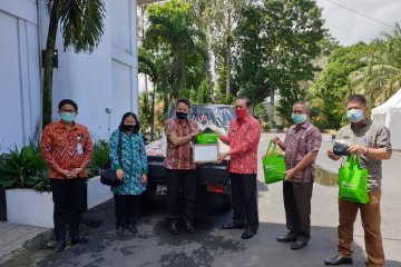 BPJAMSOSTEK bantu sembako warga Minahasa-Sulut terdampak COVID-19