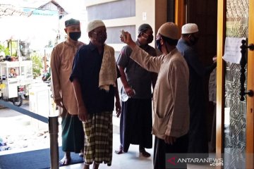 Masjid Baiturrahman Denpasar laksanakan "Jumatan Normal Baru"