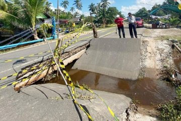 Pemprov Kalteng didesak perbaiki  jalan Sampit-Seruyan yang ambruk