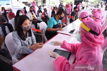 BIN "swab" ulang 105 pasien positif COVID-19 di Surabaya