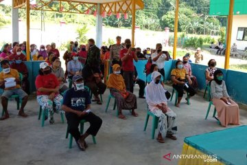 WARGA PULAU ENGGANO TERIMA BST COVID-19