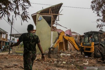 TNI AU perbaiki rumah warga yang tertimpa pesawat tempur