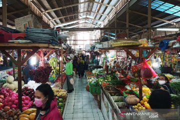 Pedagang Pasar Gembrong tak patuhi aturan ganjil genap kios