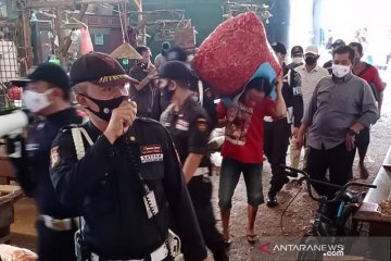 Pengelola Pasar Induk Kramat Jati persiapkan pedagang ikut vaksinasi