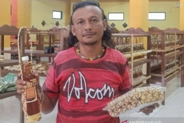 Bisnis oleh-oleh Lombok, antara bertahan dan mati suri