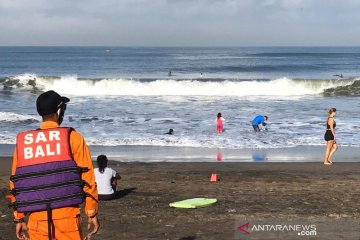 Seorang pemuda tenggelam terseret arus ombak di Pantai Perancak-Bali