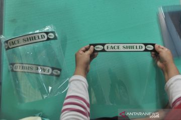 Produksi face shield di Palembang