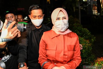 Istri Nurhadi dicecar proses sewa rumah untuk persembunyian suaminya