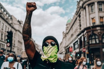 Lewis Hamilton ikut aksi damai "Black Lives Matter" di London