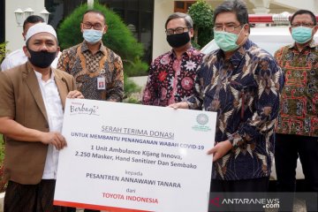 Toyota kirim Kijang Innova Ambulans untuk pesantren di Banten
