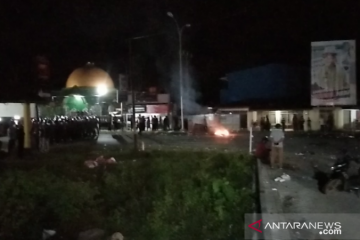 Demo tolak kedatangan 500 TKA di Sultra lanjut hingga Selasa malam