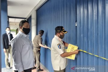 Satpol PP segel tempat spa di Kota Bandung yang buka saat PSBB