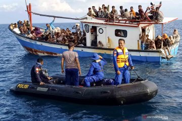 Pengungsi Rohingnya terdampar di perairan Aceh