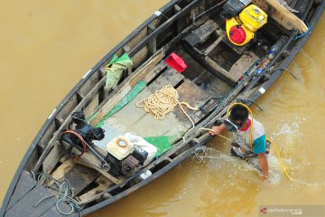 Pencari emas di Sungai Batanghari