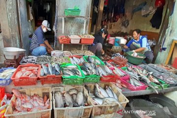 Hot News Update Karunia Seafood Depot Ikan Laut Kabupaten Banyumas Jawa Tengah Karunia Seafood 2010 Pringwulung Makanan Delivery Menu Grabfood Id There Aren T Enough Food Service Value Or Atmosphere Ratings For Depot