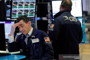 Wall Street ditutup turun dipicu perkiraan kenaikan suku bunga AS