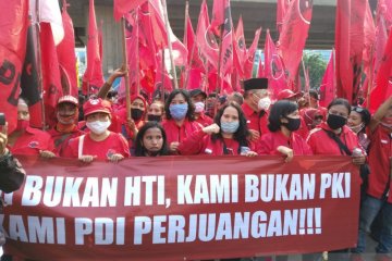 Simpatisan PDI Perjuangan demo Polres Jakarta Utara