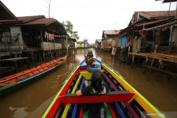 Wisata susur sungai di Banjarmasin