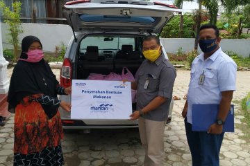 Bank Mandiri Banda Aceh salurkan paket bantuan sembako dan makanan