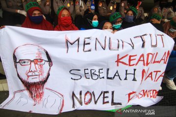 Aksi tuntut keadilan untuk Novel Baswedan