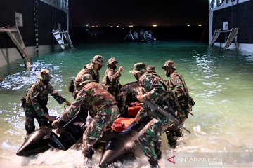 Latihan Marinir di Pulau Damar Kepulauan Seribu